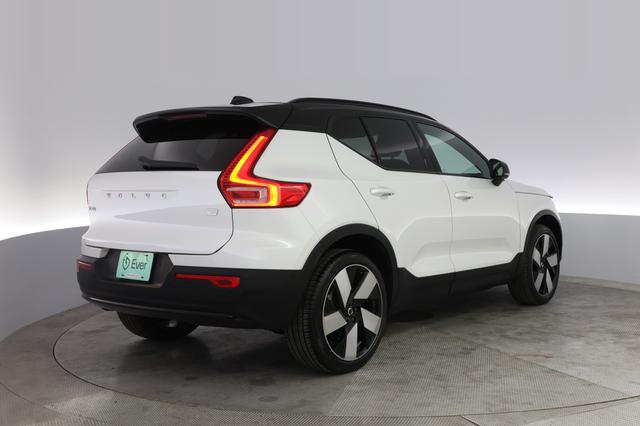 2023 Volvo XC40 Recharge — photo 2 of 21