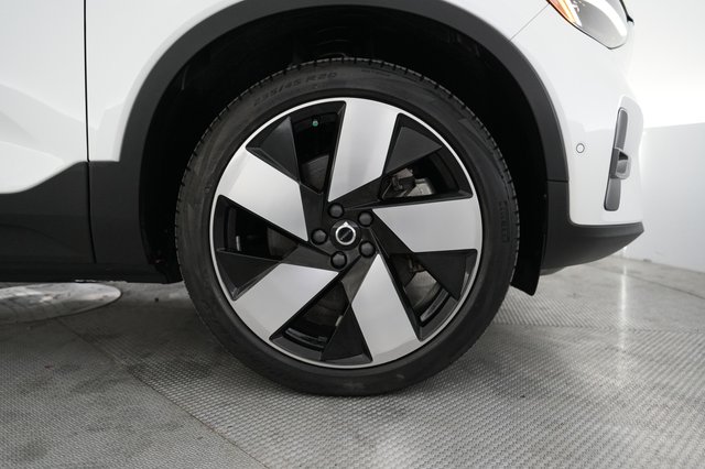 2023 Volvo XC40 Recharge — photo 16 of 21
