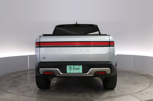 2023 Rivian R1T — photo 12 of 21
