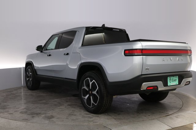 2023 Rivian R1T — photo 13 of 21