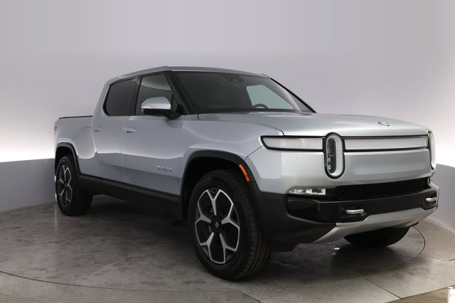 2023 Rivian R1T — photo 10 of 21