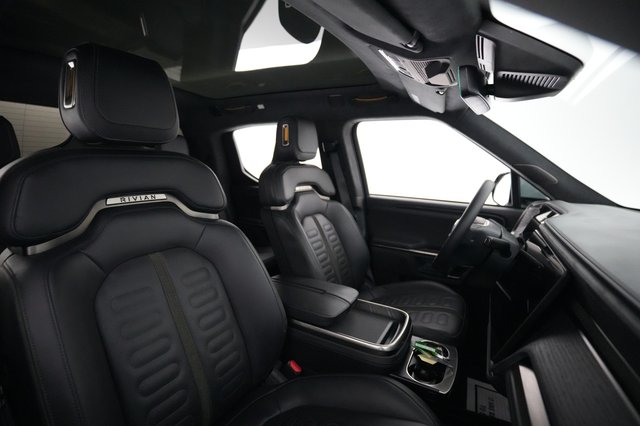 2023 Rivian R1T — photo 18 of 21