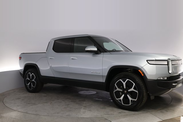 2023 Rivian R1T — photo 11 of 21
