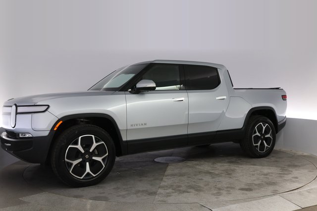 2023 Rivian R1T — photo 14 of 21