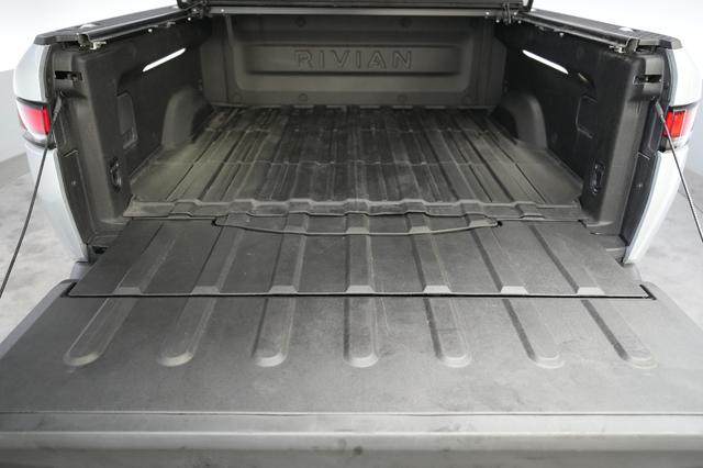 2023 Rivian R1T — photo 6 of 21