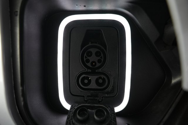2023 Rivian R1T — photo 8 of 21