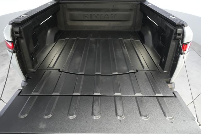 2023 Rivian R1T — photo 6 of 21