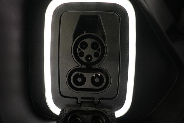 2023 Rivian R1T — photo 8 of 21
