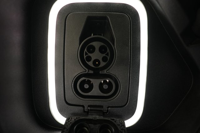 2023 Rivian R1T — photo 8 of 21