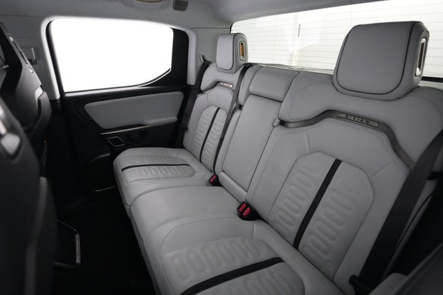 2023 Rivian R1T — photo 19 of 21