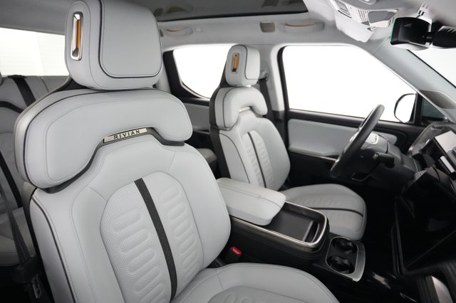 2023 Rivian R1T — photo 18 of 21