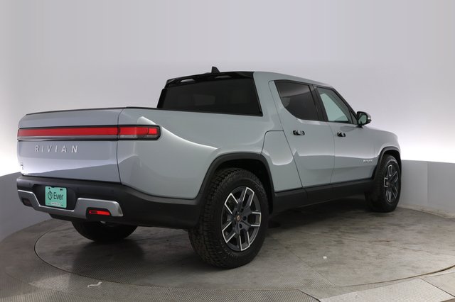 2023 Rivian R1T — photo 2 of 21
