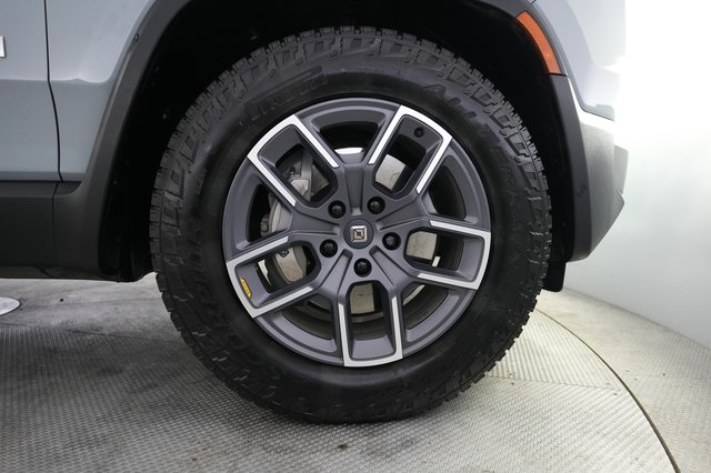 2023 Rivian R1T — photo 16 of 21