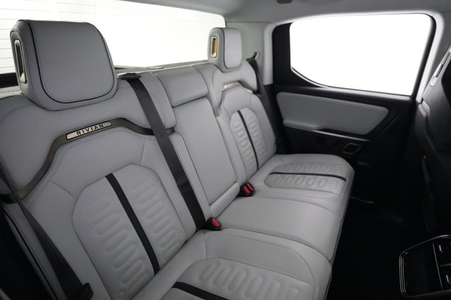 2023 Rivian R1T — photo 4 of 21
