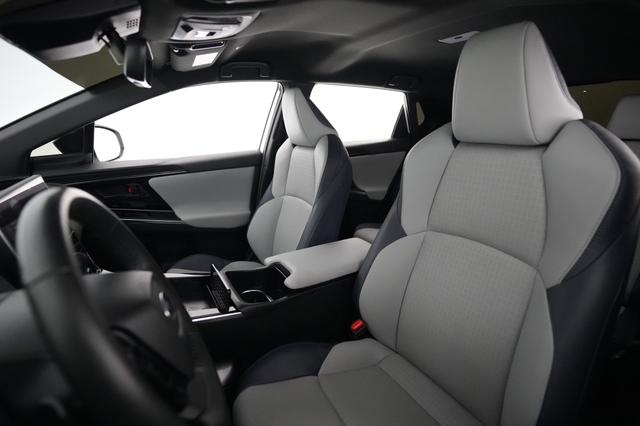 2023 Subaru Solterra — photo 3 of 23