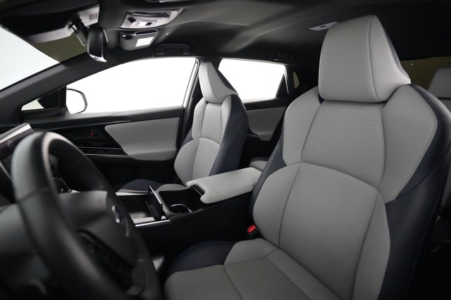 2023 Subaru Solterra — photo 3 of 23