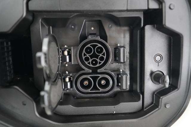 2023 Subaru Solterra — photo 8 of 23
