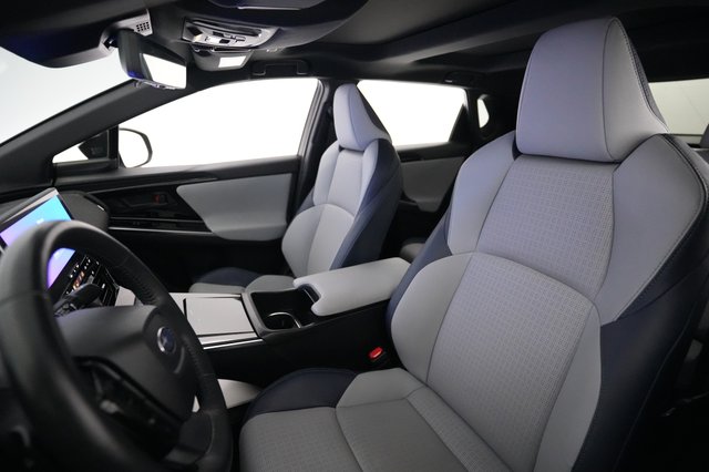 2023 Subaru Solterra — photo 3 of 20