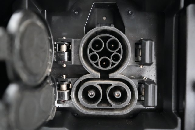 2023 Subaru Solterra — photo 8 of 23