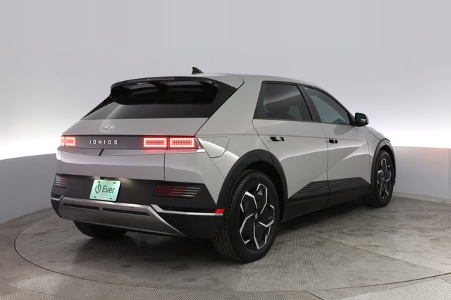 2023 Hyundai IONIQ 5 — photo 2 of 21