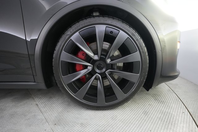 2023 Tesla Model X — photo 16 of 24