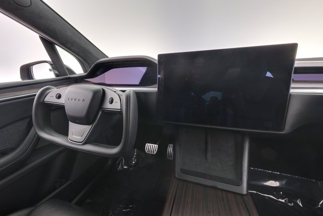 2023 Tesla Model X — photo 22 of 24
