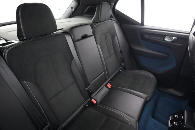 2023 Volvo XC40 Recharge — photo 4 of 21