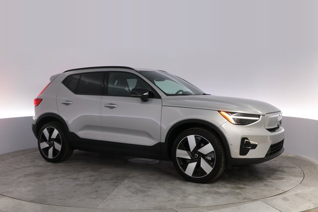 2023 Volvo XC40 Recharge — photo 11 of 21
