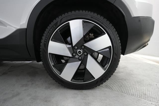 2023 Volvo XC40 Recharge — photo 7 of 21