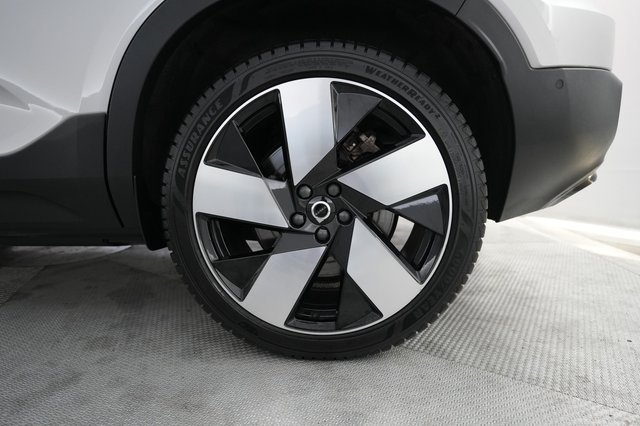 2023 Volvo XC40 Recharge — photo 7 of 21