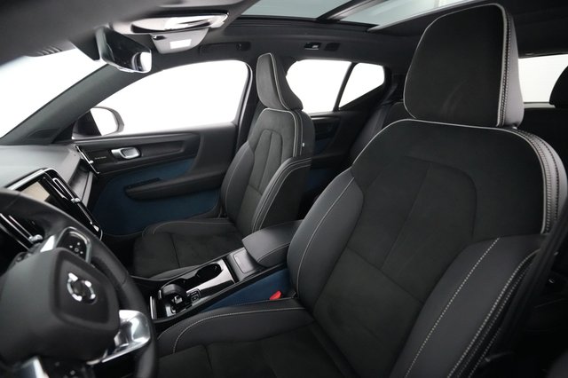 2023 Volvo XC40 Recharge — photo 3 of 21