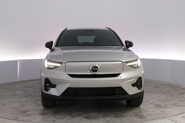 2023 Volvo XC40 Recharge — photo 9 of 21