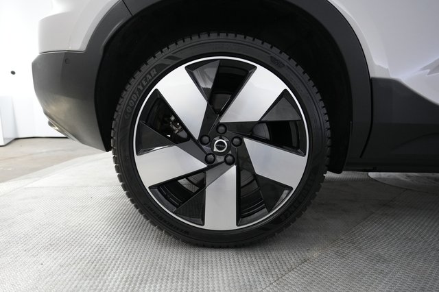 2023 Volvo XC40 Recharge — photo 17 of 21