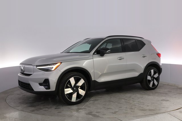 2023 Volvo XC40 Recharge — photo 14 of 21