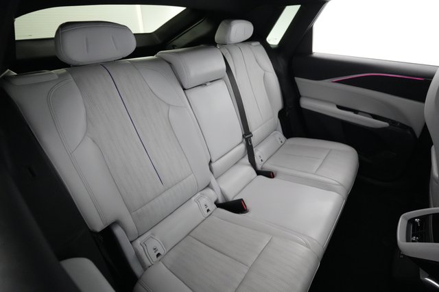 2024 Cadillac Lyriq — photo 4 of 20