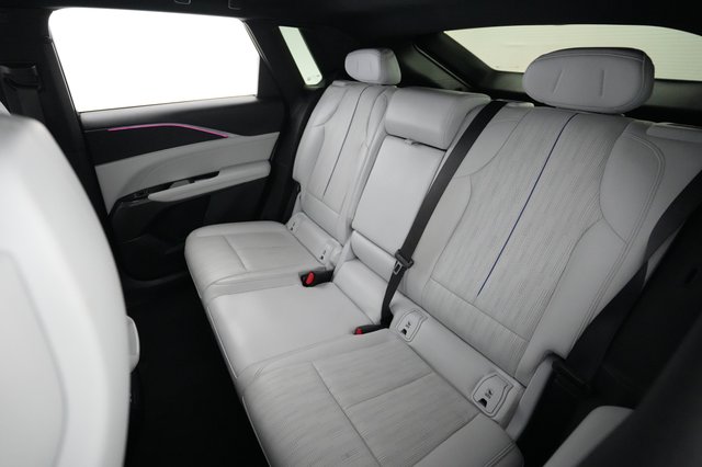 2024 Cadillac Lyriq — photo 19 of 20