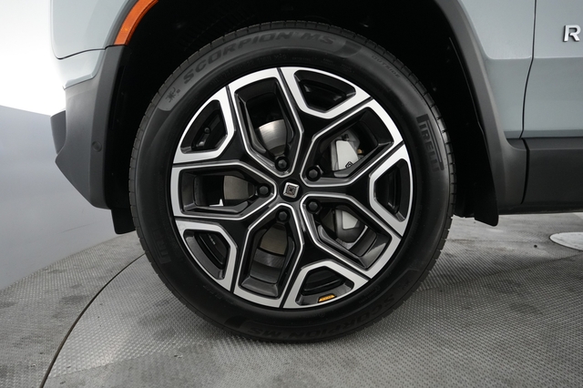 2025 Rivian R1S