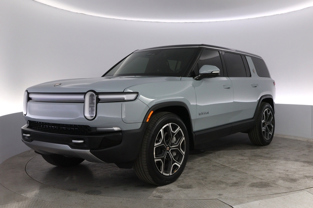2025 Rivian R1S