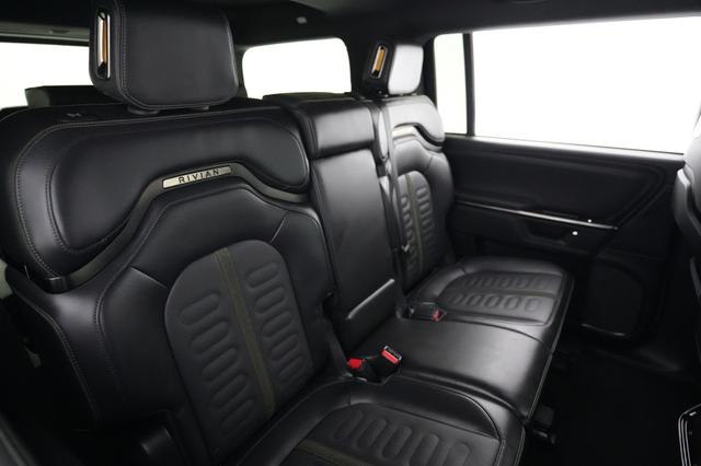 2025 Rivian R1S — photo 4 of 23