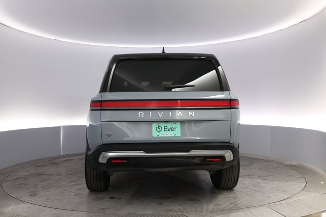 2025 Rivian R1S — photo 12 of 23