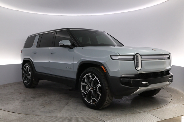 2025 Rivian R1S