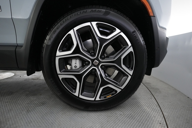 2025 Rivian R1S
