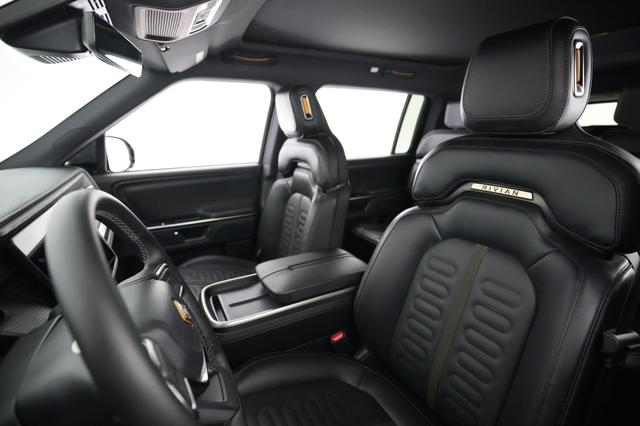2025 Rivian R1S — photo 3 of 23