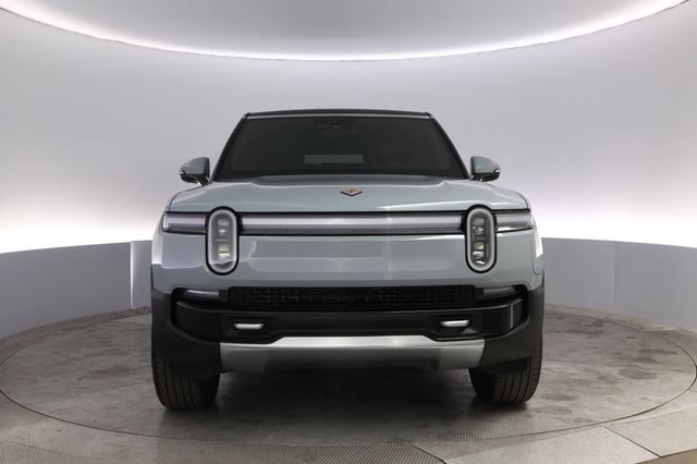 2025 Rivian R1S
