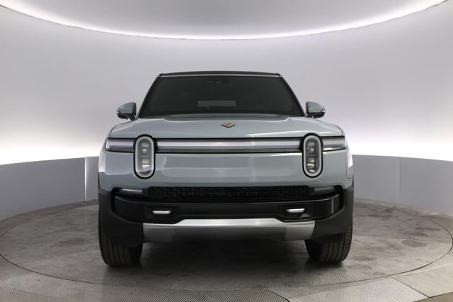 2025 Rivian R1S — photo 9 of 23