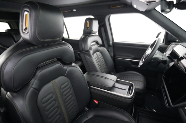2025 Rivian R1S