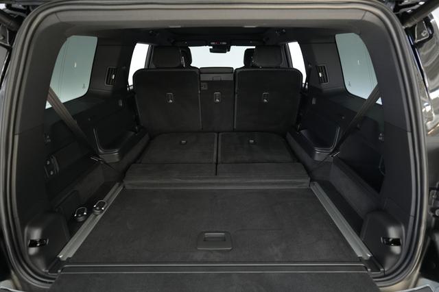 2025 Rivian R1S — photo 6 of 23