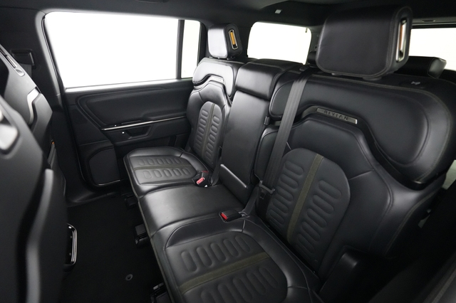 2025 Rivian R1S
