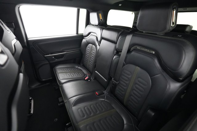 2025 Rivian R1S — photo 19 of 23