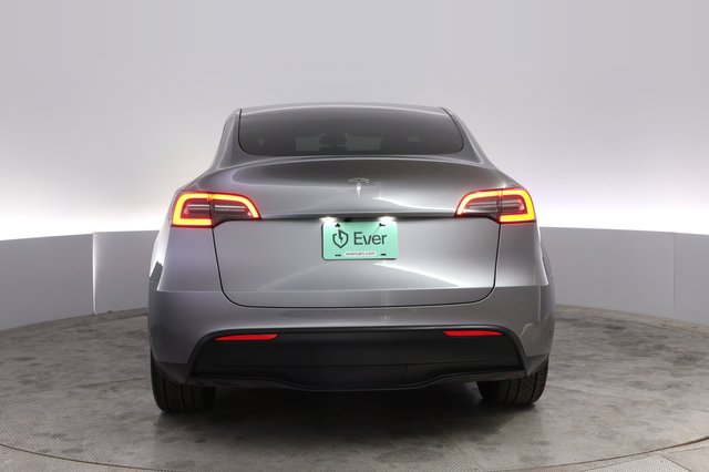 2025 Tesla Model Y — photo 12 of 23